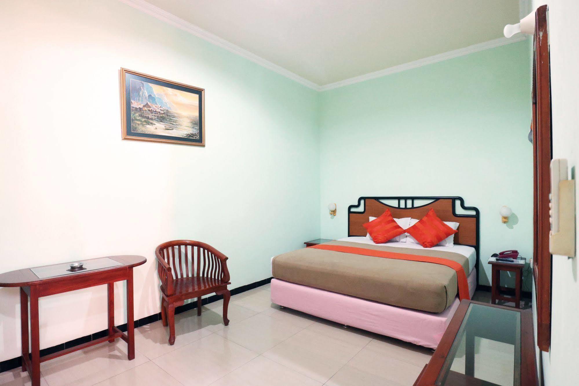 Hotel Kenongo Сурабая Экстерьер фото